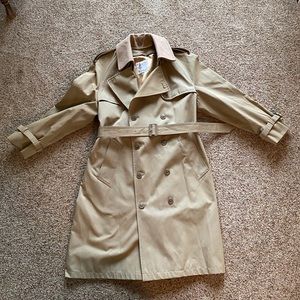 Vintage Misty Harbor Ladies Trench Coat. Size 42 Regular
